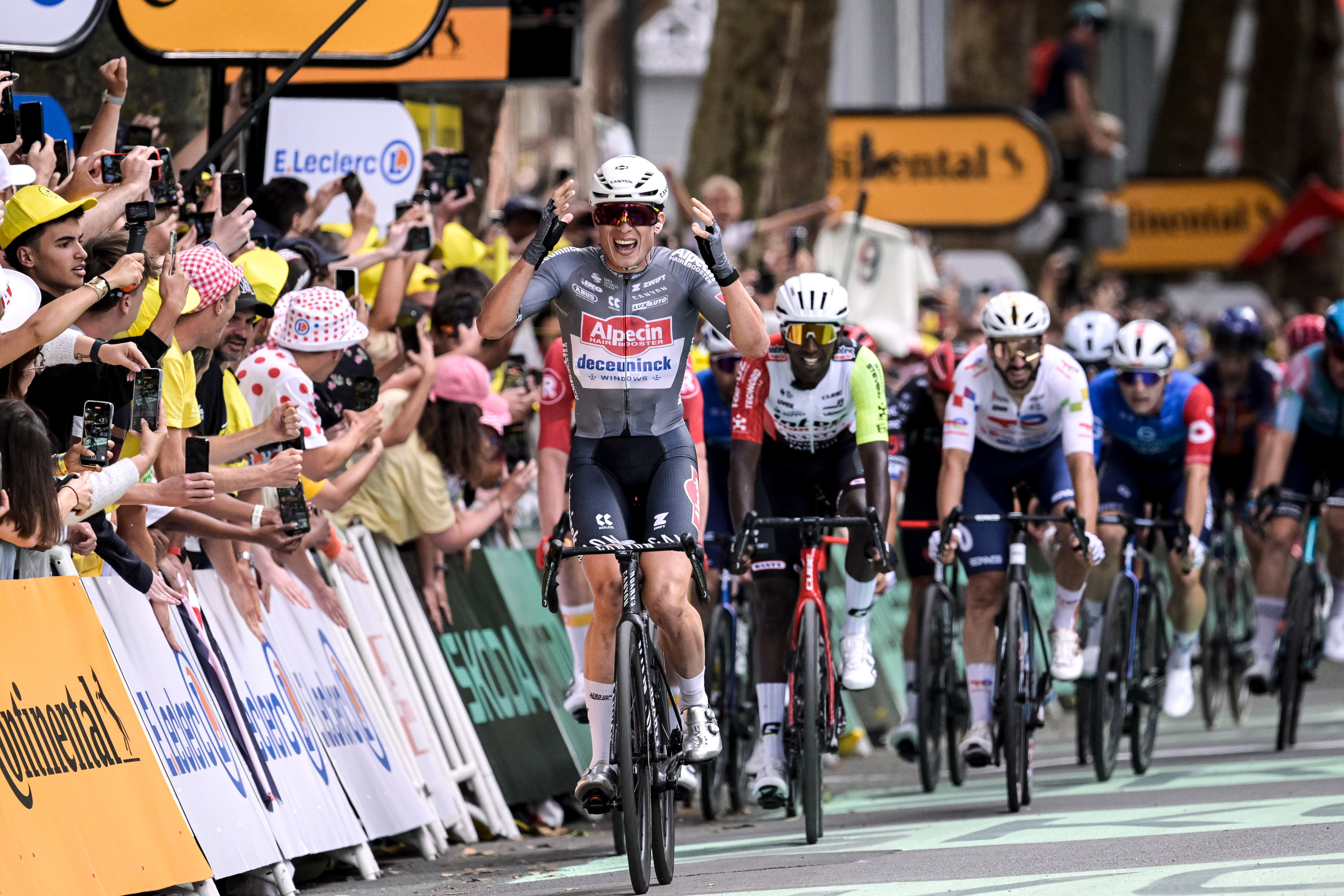 🚨🏆🚴🏻‍♂️🇫🇷Tour de France: Philipsen si veste di giallo!🇧🇪🟡