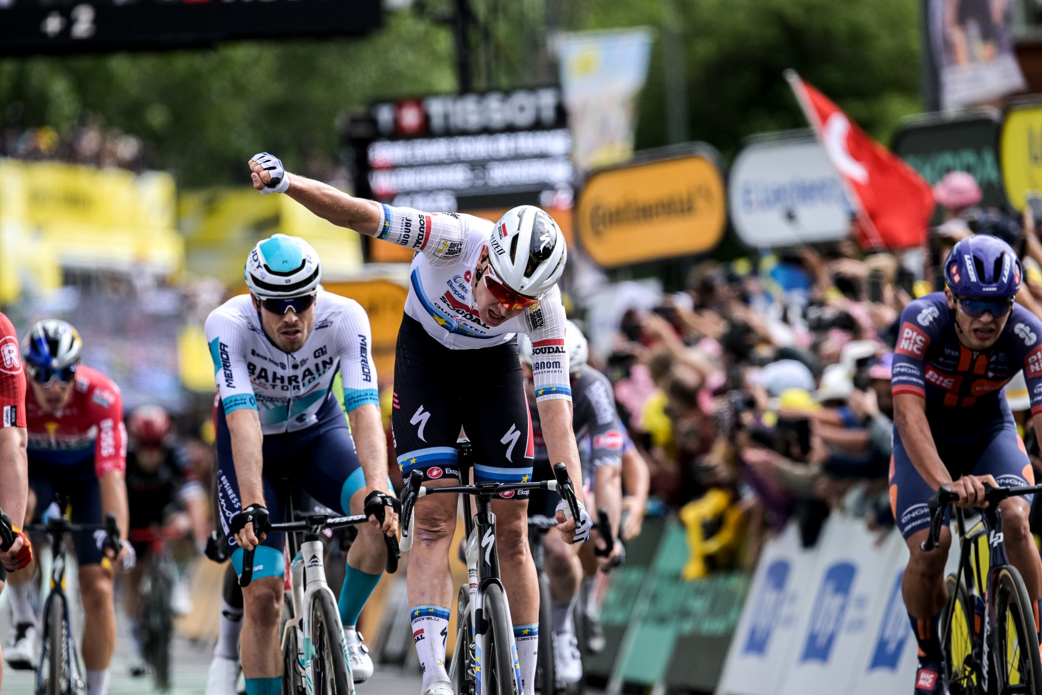 Tour de France 2025 - 3º tappa: trionfo di Tim Merlier, Philipsen esce di scena e Van der Poel mantiene la maglia gialla!