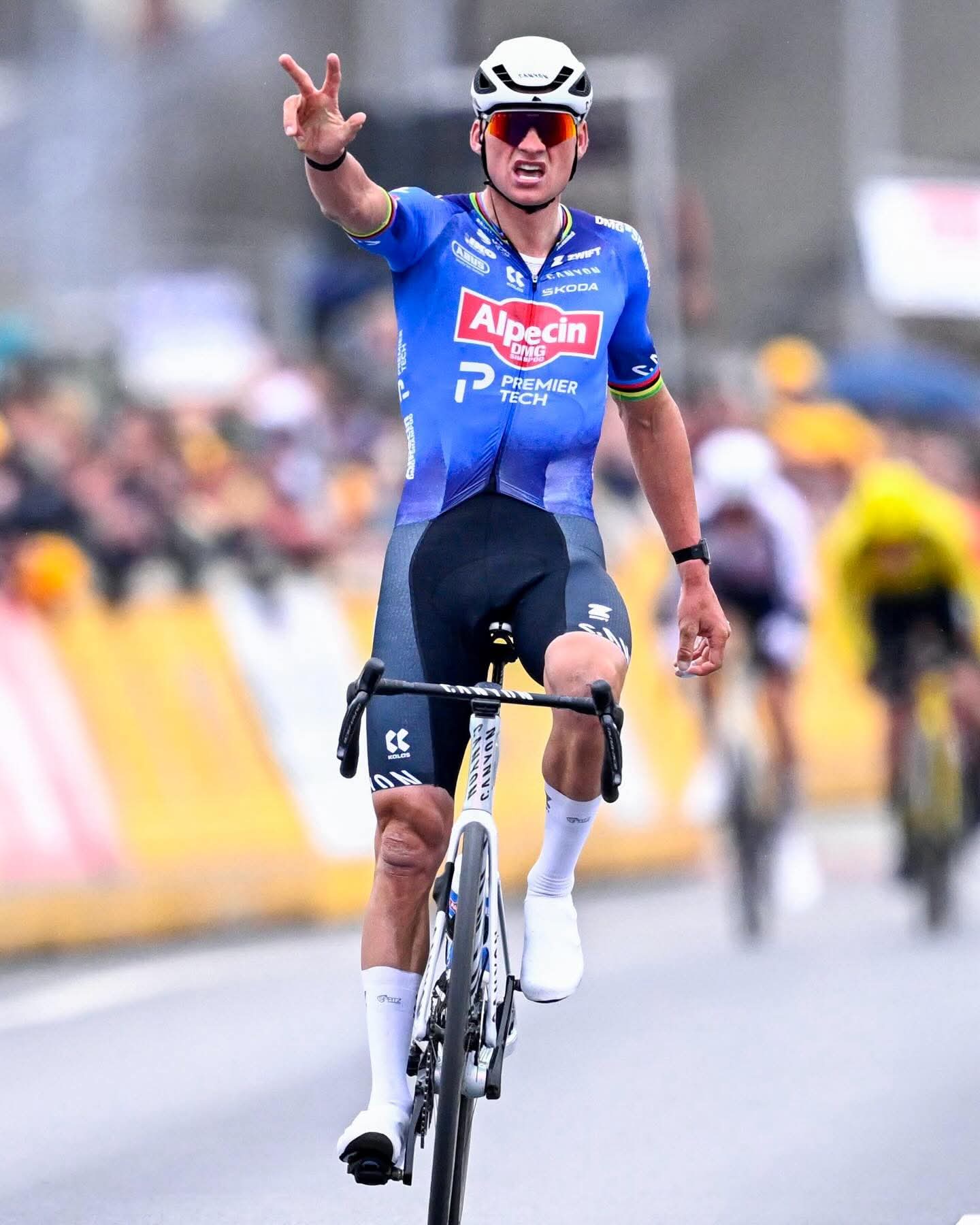 E3 HARELBEKE: TRIPLETTA CONSECUTIVA DI VAN DER POEL, MA LE SENSAZIONI IN VISTA DEL GIRO DELLE FIANDRE NON SONO BUONE