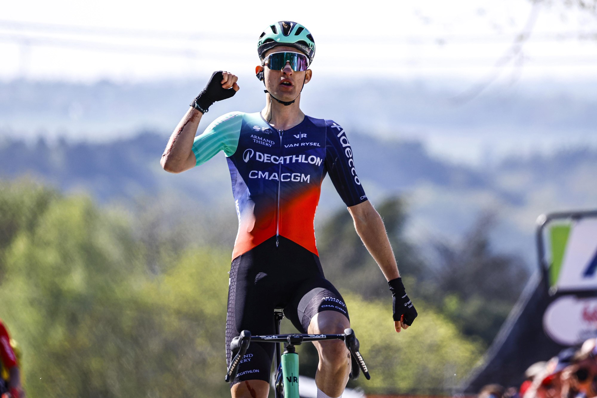 🚨🏆🚴🏻‍♂️🇧🇪Freccia Vallone: Paul Seixas, il più giovane a conquistare il Muro di Huy!🇫🇷