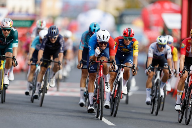 VUELTA ESPANA 10^ TAPPA: TRONCHON VINCE IN UN FINALE CAOTICO