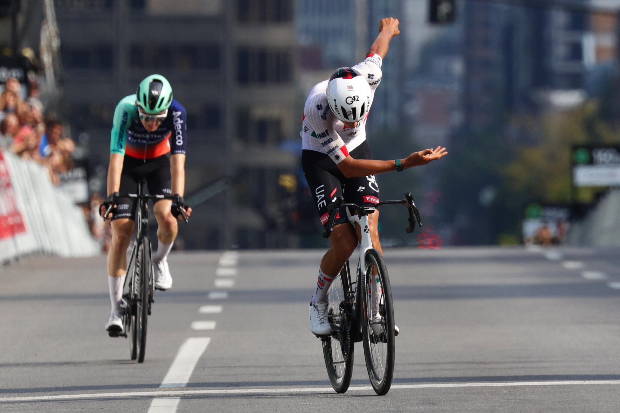🚨🏆🚴🏻‍♂️🇨🇦GP Montréal: Del Toro piega Seixas allo sprint!🇲🇽🐂